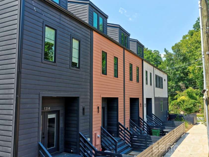 1312 Carolyn Drive, Charlotte, NC 28205.  MLS# CAR4415223, YatesRealty ID 45474. 