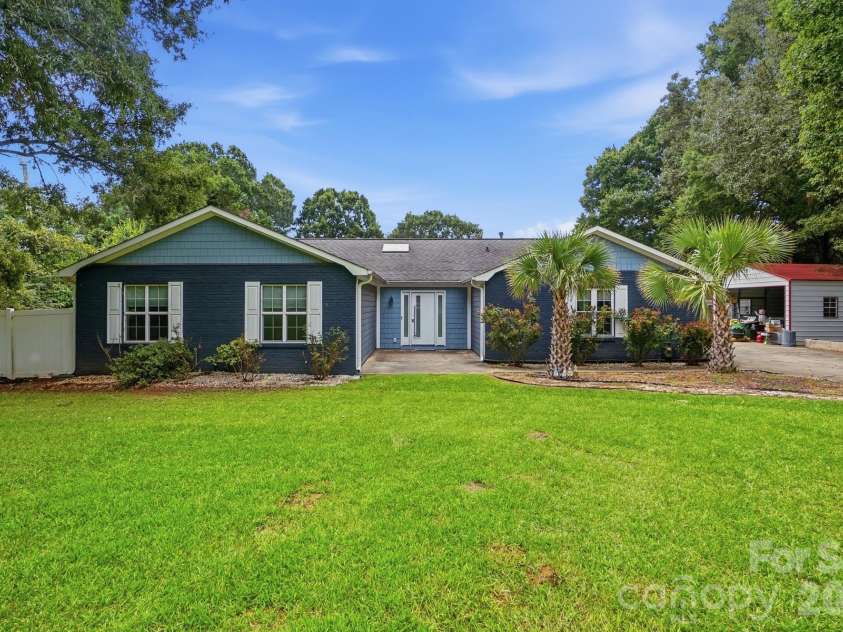 14010 Mareshead Lane, Matthews, NC 28105.  MLS# CAR4415081, YatesRealty ID 45475. 
