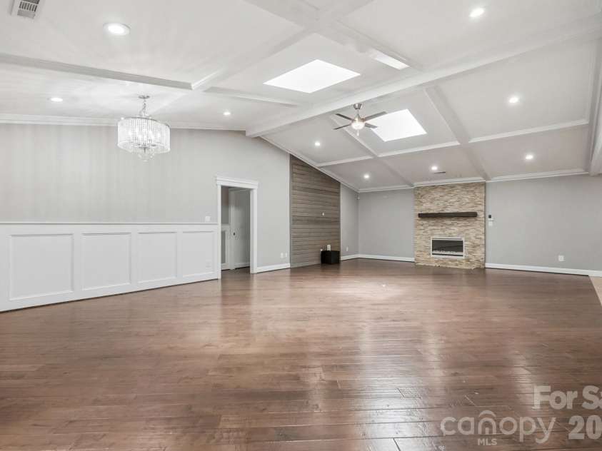 14010 Mareshead Lane, Matthews, NC 28105.  MLS# CAR4415081, YatesRealty ID 45475. 