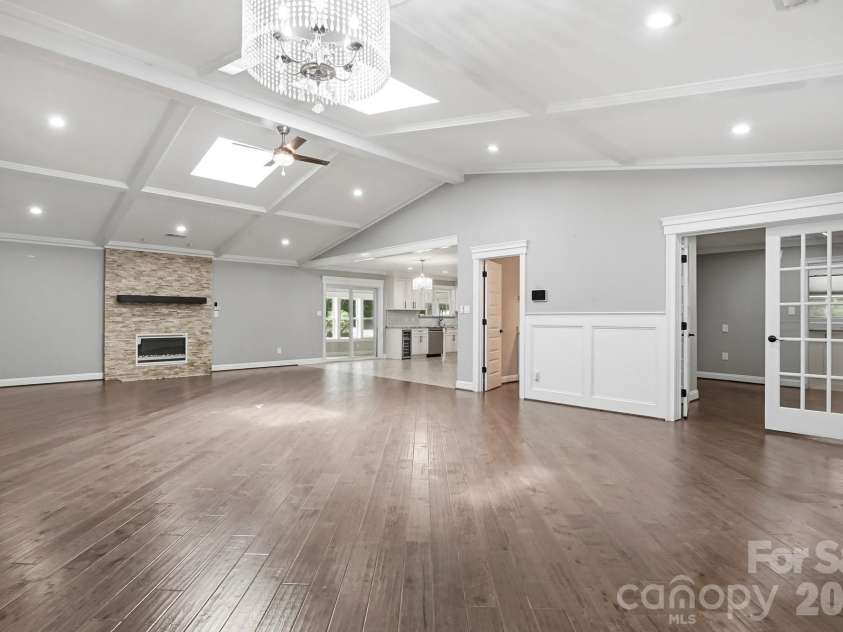 14010 Mareshead Lane, Matthews, NC 28105.  MLS# CAR4415081, YatesRealty ID 45475. 