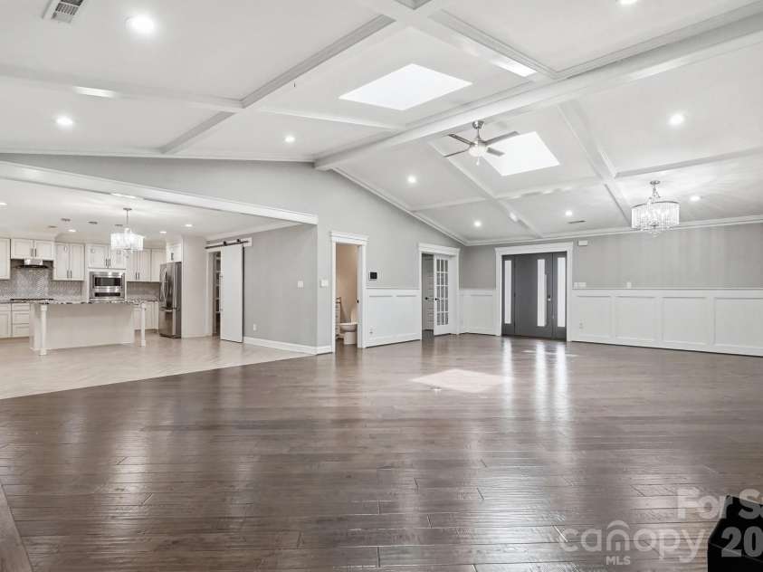 14010 Mareshead Lane, Matthews, NC 28105.  MLS# CAR4415081, YatesRealty ID 45475. 