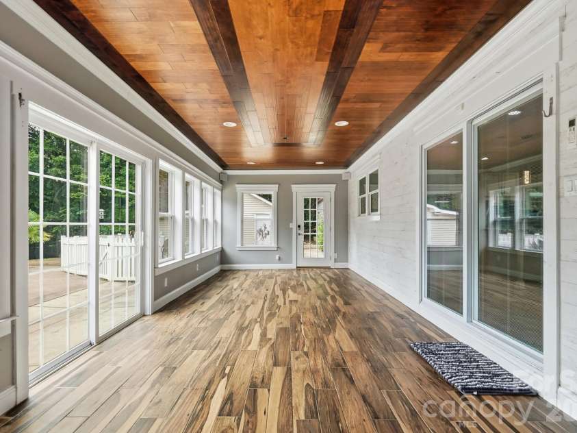 14010 Mareshead Lane, Matthews, NC 28105.  MLS# CAR4415081, YatesRealty ID 45475. 