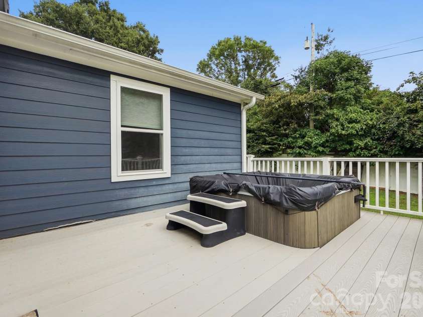 14010 Mareshead Lane, Matthews, NC 28105.  MLS# CAR4415081, YatesRealty ID 45475. 