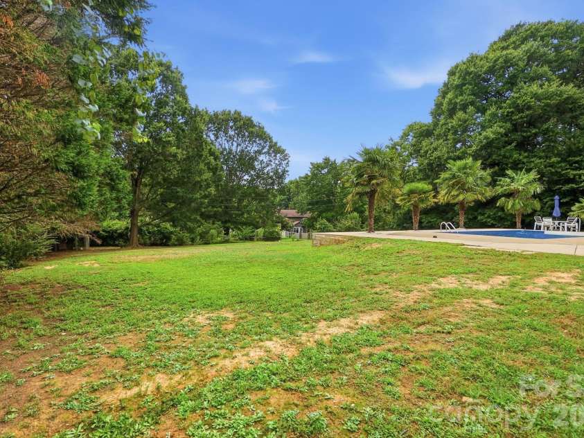 14010 Mareshead Lane, Matthews, NC 28105.  MLS# CAR4415081, YatesRealty ID 45475. 