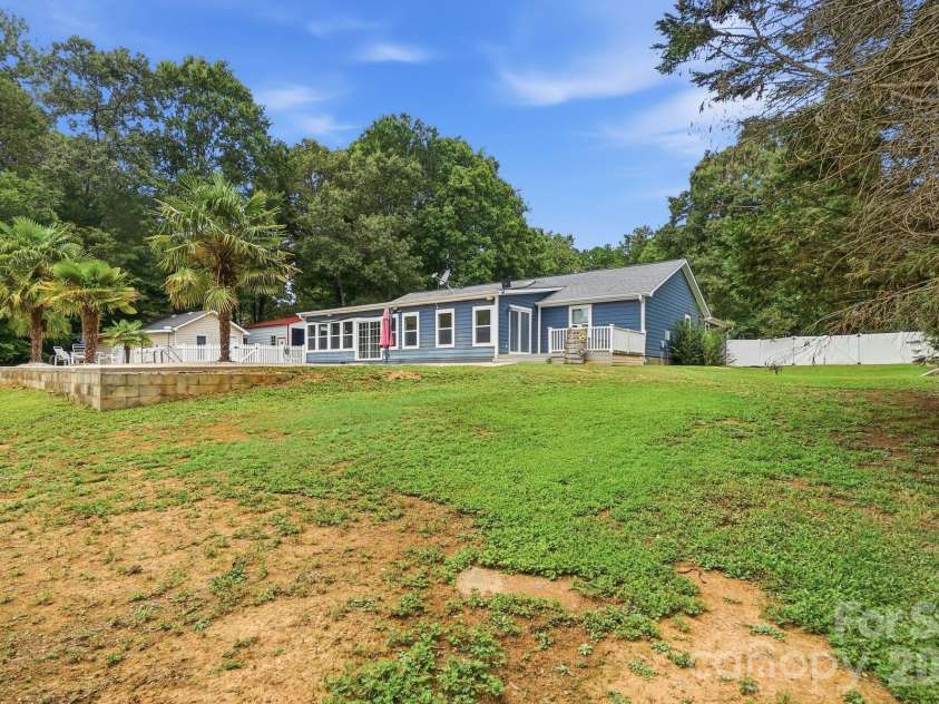 14010 Mareshead Lane, Matthews, NC 28105.  MLS# CAR4415081, YatesRealty ID 45475. 
