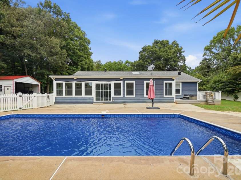 14010 Mareshead Lane, Matthews, NC 28105.  MLS# CAR4415081, YatesRealty ID 45475. 