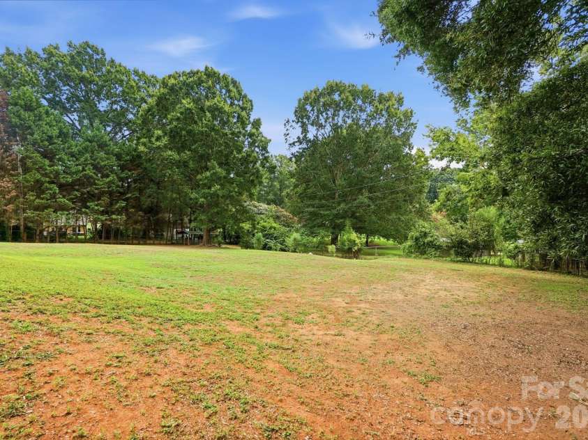 14010 Mareshead Lane, Matthews, NC 28105.  MLS# CAR4415081, YatesRealty ID 45475. 