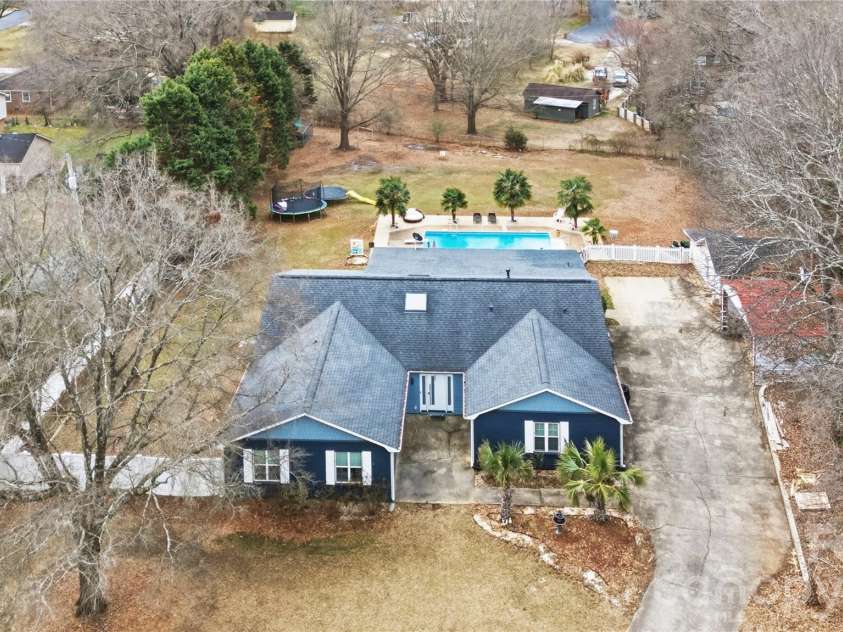14010 Mareshead Lane, Matthews, NC 28105.  MLS# CAR4415081, YatesRealty ID 45475. 