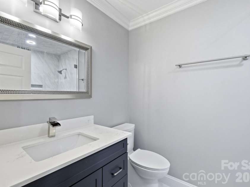 14010 Mareshead Lane, Matthews, NC 28105.  MLS# CAR4415081, YatesRealty ID 45475. Full Bathroom