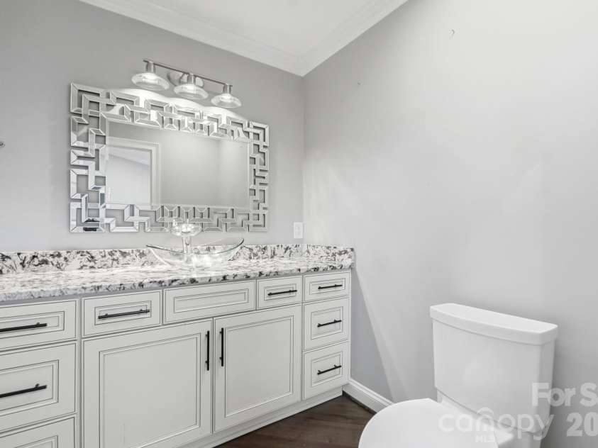 14010 Mareshead Lane, Matthews, NC 28105.  MLS# CAR4415081, YatesRealty ID 45475. Half Bathroom