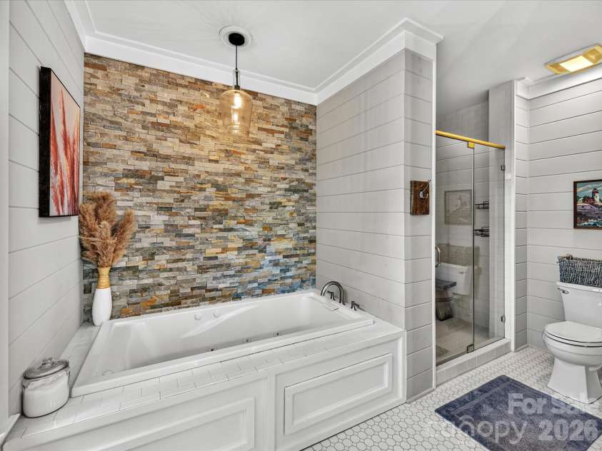 3520 Providence Plantation Lane, Charlotte, NC 28270.  MLS# CAR4414861, YatesRealty ID 45476. 