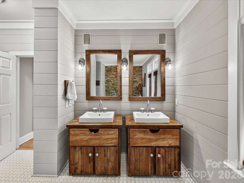3520 Providence Plantation Lane, Charlotte, NC 28270.  MLS# CAR4414861, YatesRealty ID 45476. 