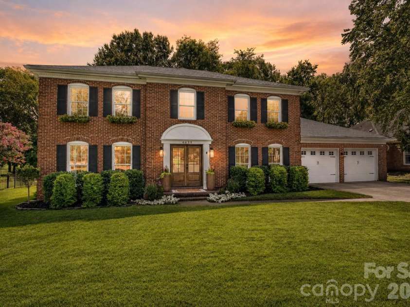 4638 DEANSCROFT Drive, Charlotte, NC 28226.  MLS# CAR4415562, YatesRealty ID 45478. 