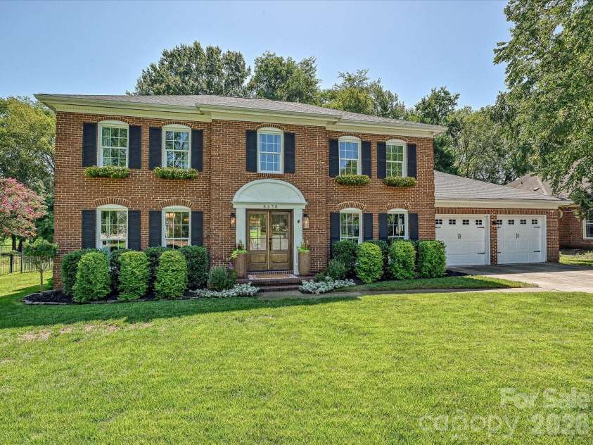 4638 DEANSCROFT Drive, Charlotte, NC 28226.  MLS# CAR4415562, YatesRealty ID 45478. 
