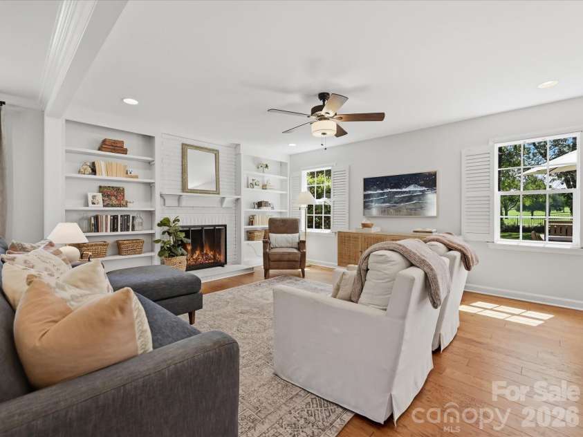 4638 DEANSCROFT Drive, Charlotte, NC 28226.  MLS# CAR4415562, YatesRealty ID 45478. 
