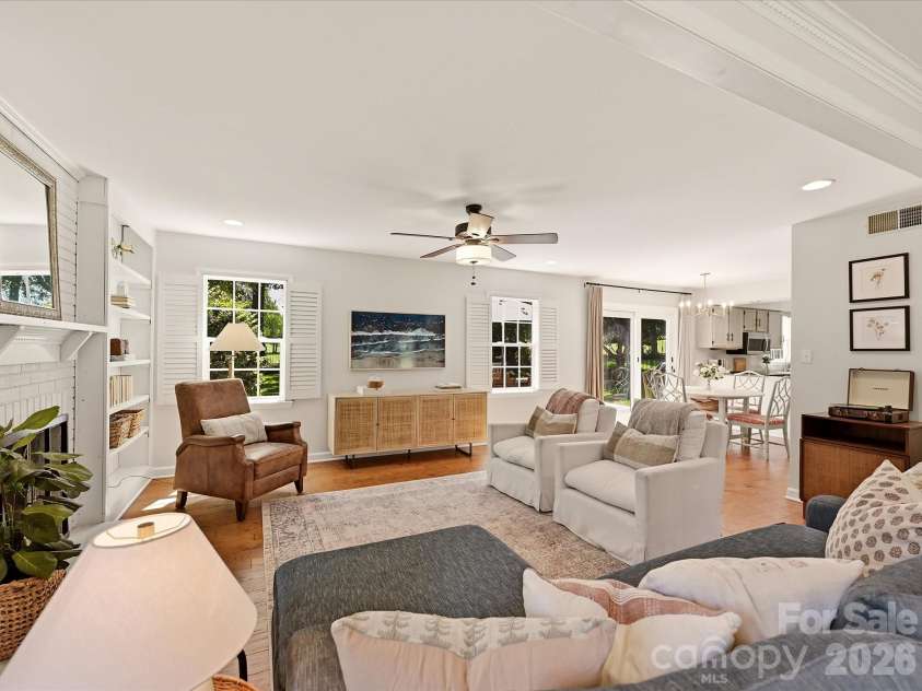 4638 DEANSCROFT Drive, Charlotte, NC 28226.  MLS# CAR4415562, YatesRealty ID 45478. 