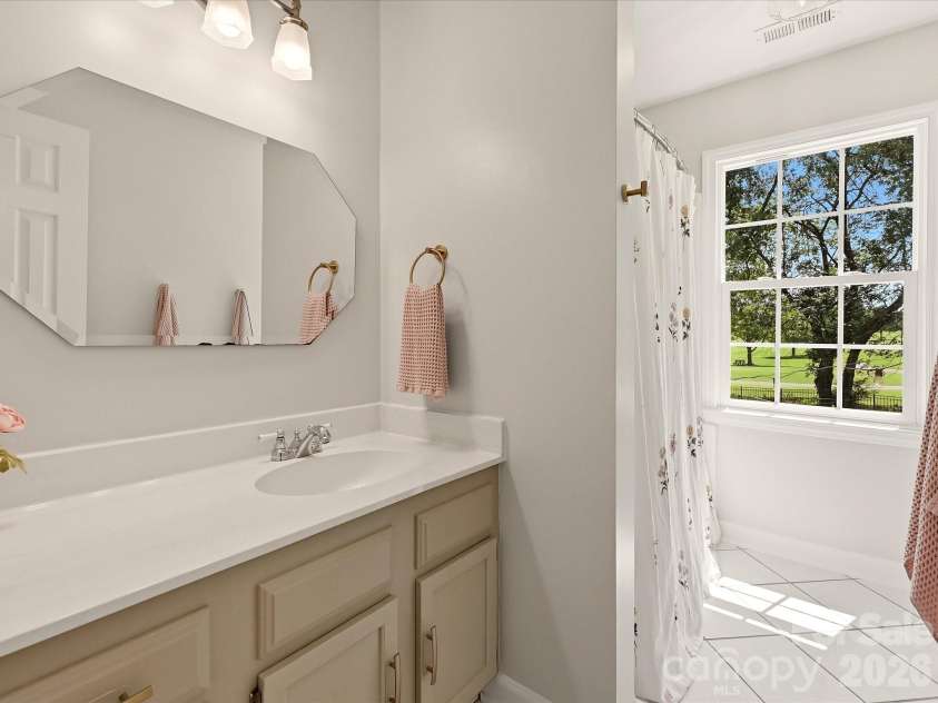 4638 DEANSCROFT Drive, Charlotte, NC 28226.  MLS# CAR4415562, YatesRealty ID 45478. 