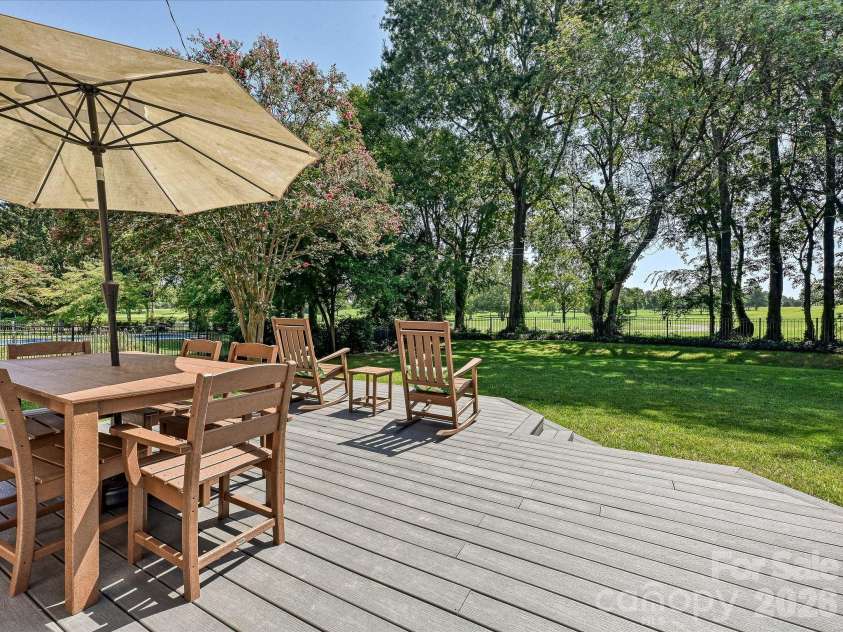 4638 DEANSCROFT Drive, Charlotte, NC 28226.  MLS# CAR4415562, YatesRealty ID 45478. 