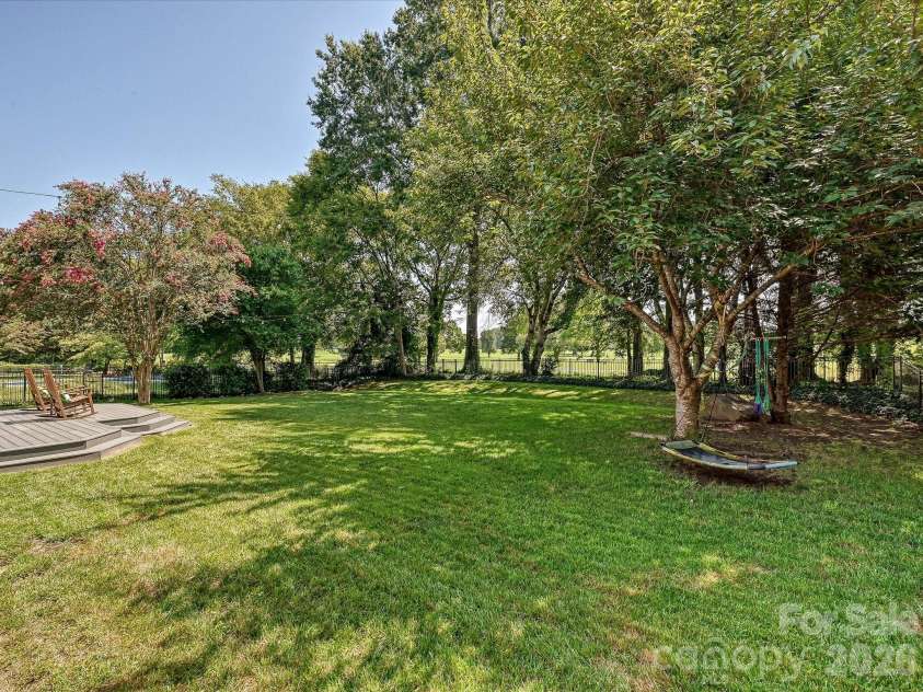 4638 DEANSCROFT Drive, Charlotte, NC 28226.  MLS# CAR4415562, YatesRealty ID 45478. 