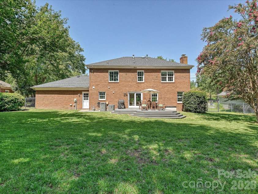 4638 DEANSCROFT Drive, Charlotte, NC 28226.  MLS# CAR4415562, YatesRealty ID 45478. 