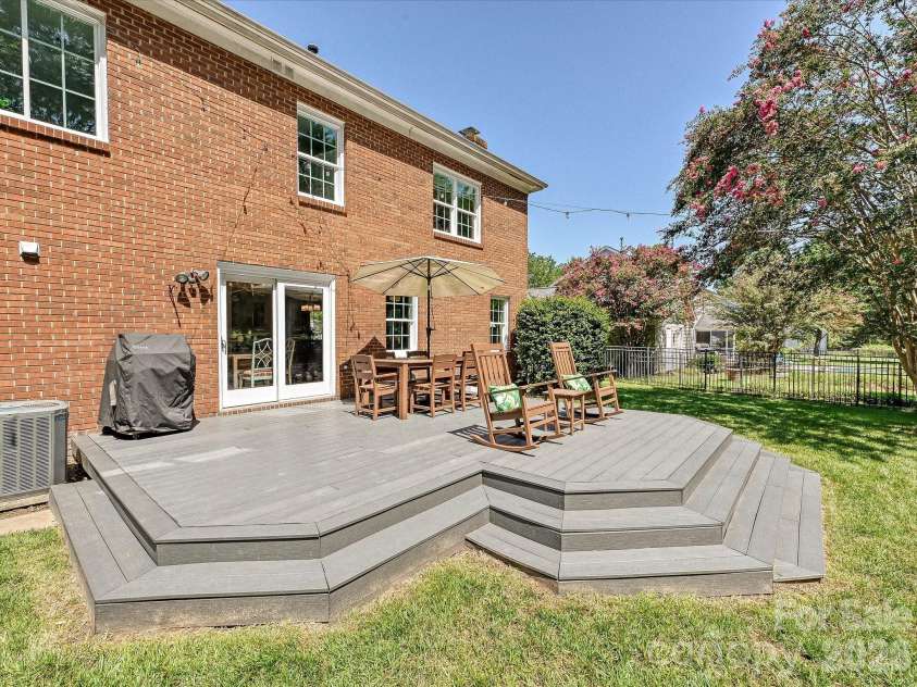 4638 DEANSCROFT Drive, Charlotte, NC 28226.  MLS# CAR4415562, YatesRealty ID 45478. 