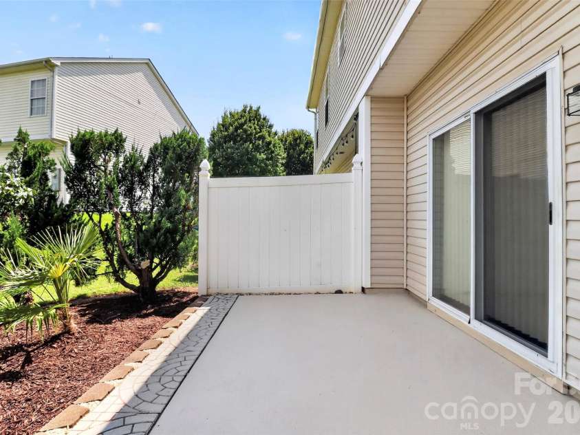 12028 Stratfield Place Circle, Pineville, NC 28134.  MLS# CAR4415703, YatesRealty ID 45479. 