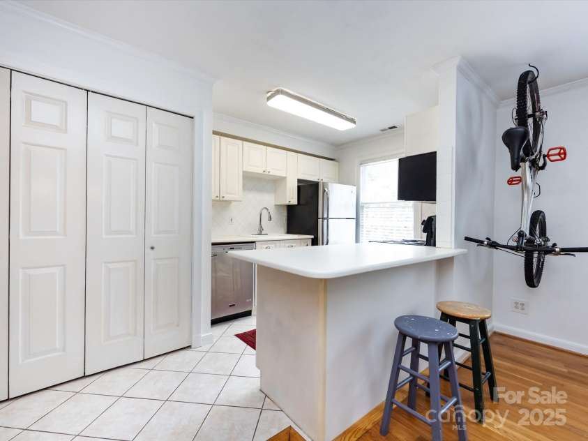 110 Colville Road, Charlotte, NC 28207.  MLS# CAR4239822, YatesRealty ID 4548. 