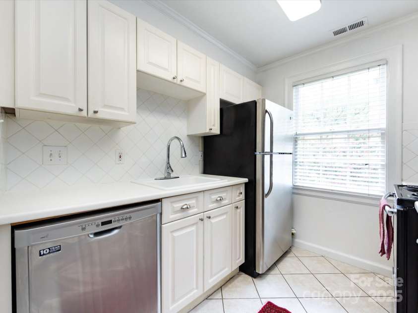 110 Colville Road, Charlotte, NC 28207.  MLS# CAR4239822, YatesRealty ID 4548. 