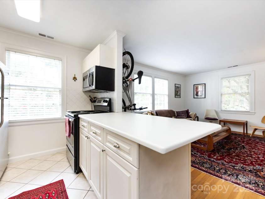 110 Colville Road, Charlotte, NC 28207.  MLS# CAR4239822, YatesRealty ID 4548. 