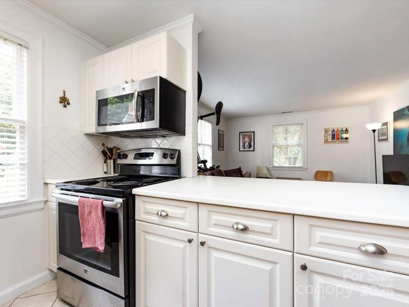 110 Colville Road, Charlotte, NC 28207.  MLS# CAR4239822, YatesRealty ID 4548. 