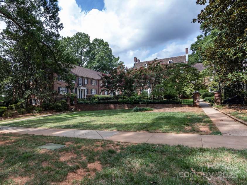 110 Colville Road, Charlotte, NC 28207.  MLS# CAR4239822, YatesRealty ID 4548. 