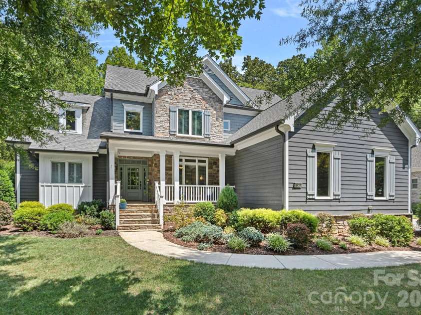 18525 Rollingdale Lane, Davidson, NC 28036.  MLS# CAR4415842, YatesRealty ID 45481. 