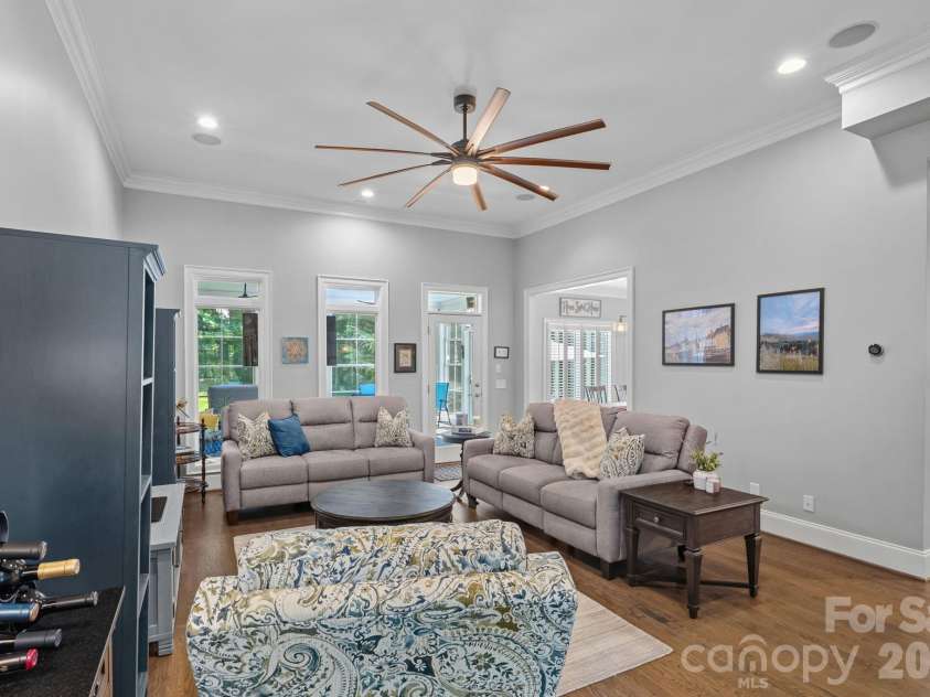 18525 Rollingdale Lane, Davidson, NC 28036.  MLS# CAR4415842, YatesRealty ID 45481. 