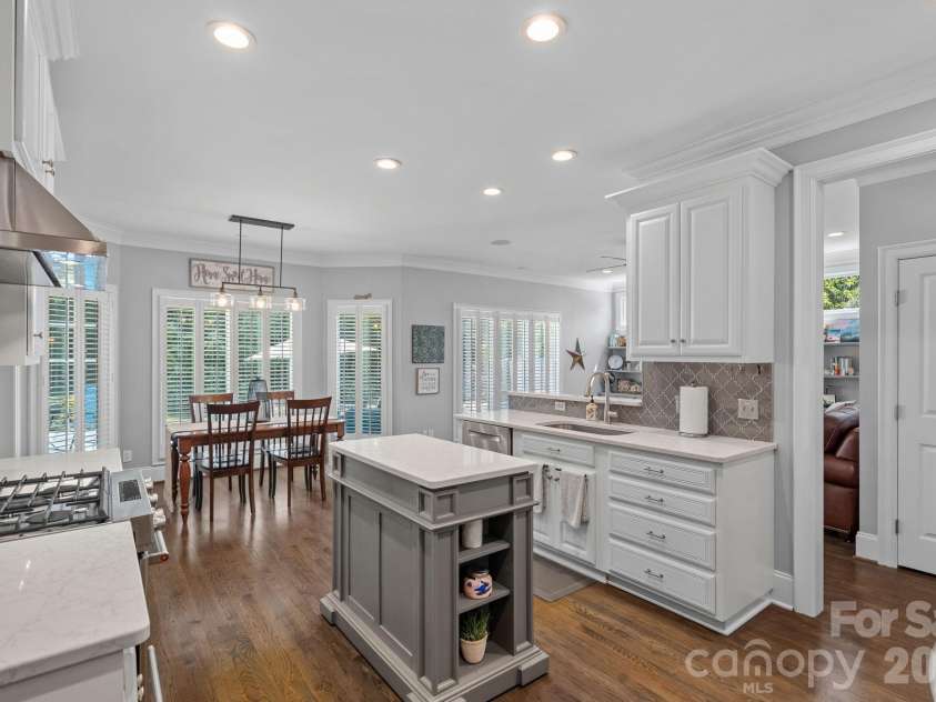 18525 Rollingdale Lane, Davidson, NC 28036.  MLS# CAR4415842, YatesRealty ID 45481. 