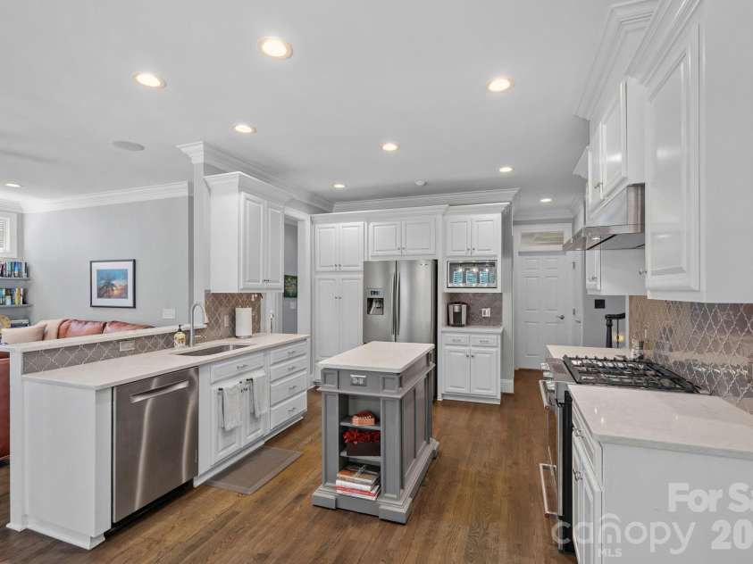 18525 Rollingdale Lane, Davidson, NC 28036.  MLS# CAR4415842, YatesRealty ID 45481. 