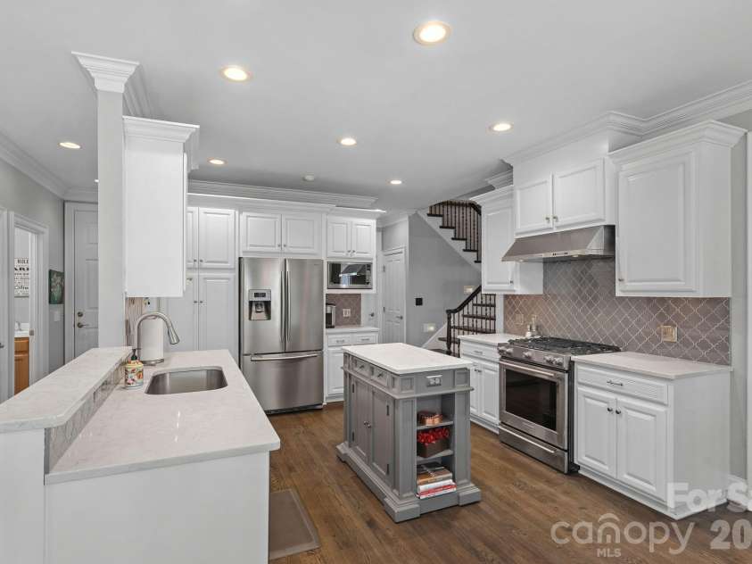 18525 Rollingdale Lane, Davidson, NC 28036.  MLS# CAR4415842, YatesRealty ID 45481. 