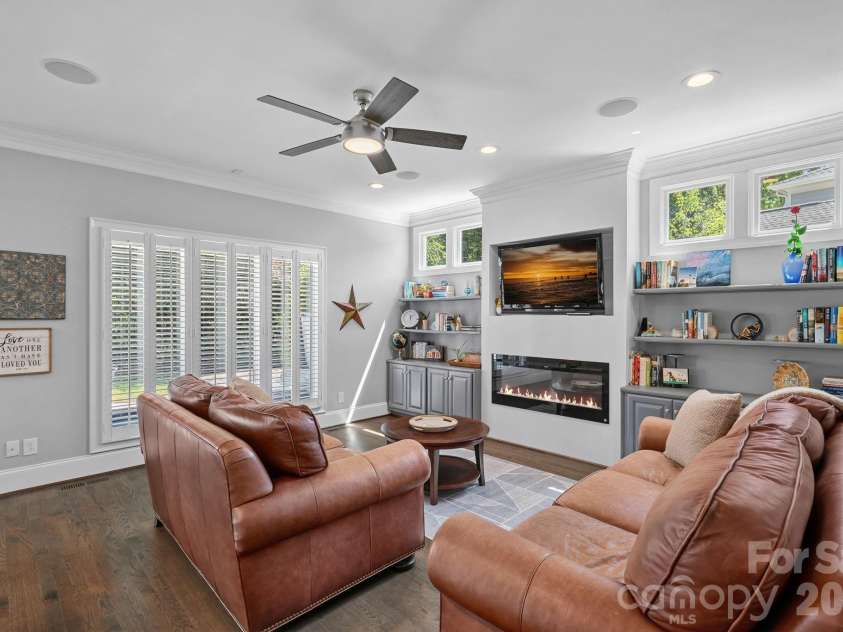 18525 Rollingdale Lane, Davidson, NC 28036.  MLS# CAR4415842, YatesRealty ID 45481. 