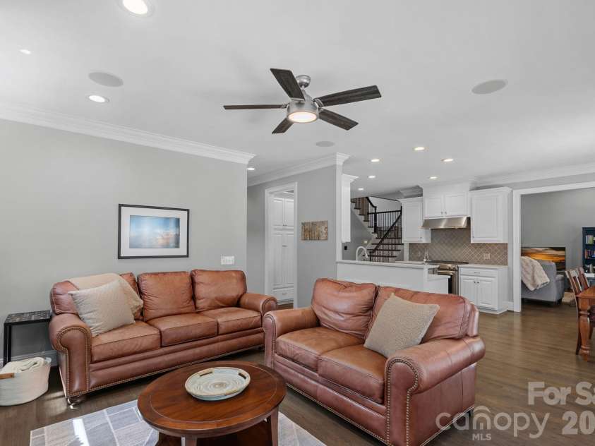 18525 Rollingdale Lane, Davidson, NC 28036.  MLS# CAR4415842, YatesRealty ID 45481. 