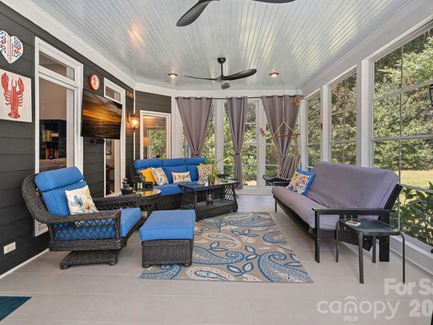 18525 Rollingdale Lane, Davidson, NC 28036.  MLS# CAR4415842, YatesRealty ID 45481. 