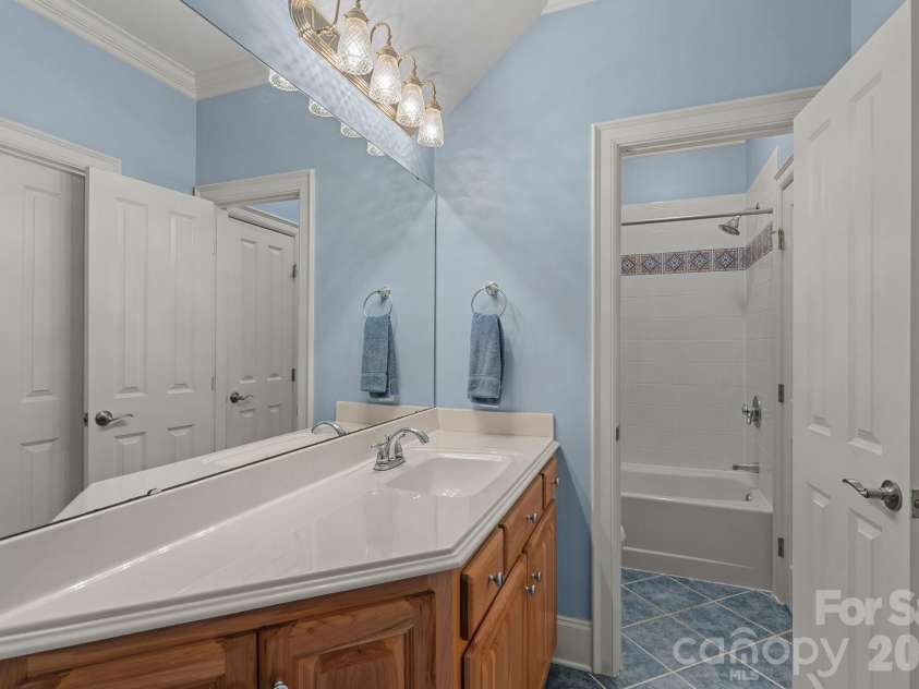 18525 Rollingdale Lane, Davidson, NC 28036.  MLS# CAR4415842, YatesRealty ID 45481. 