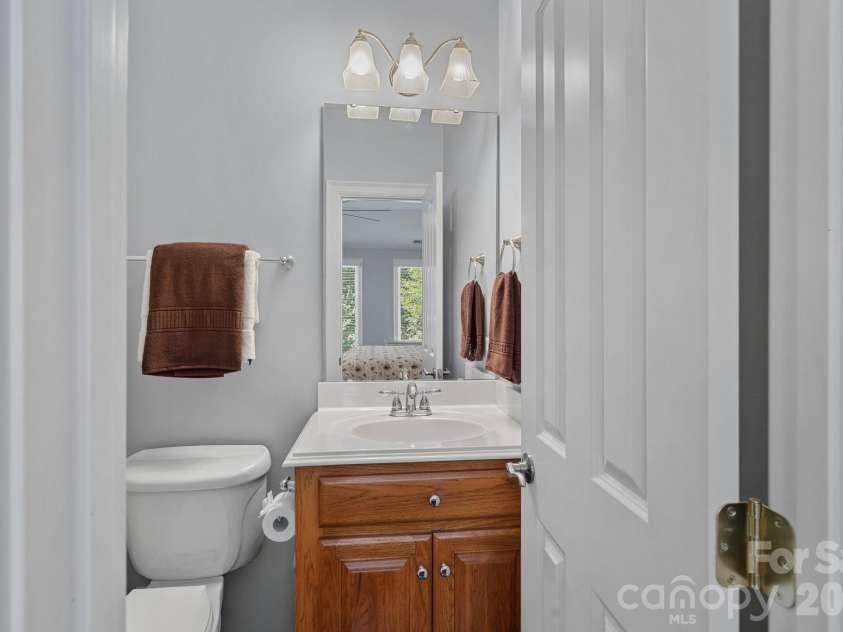 18525 Rollingdale Lane, Davidson, NC 28036.  MLS# CAR4415842, YatesRealty ID 45481. 