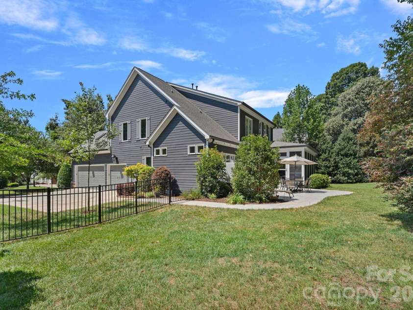 18525 Rollingdale Lane, Davidson, NC 28036.  MLS# CAR4415842, YatesRealty ID 45481. 