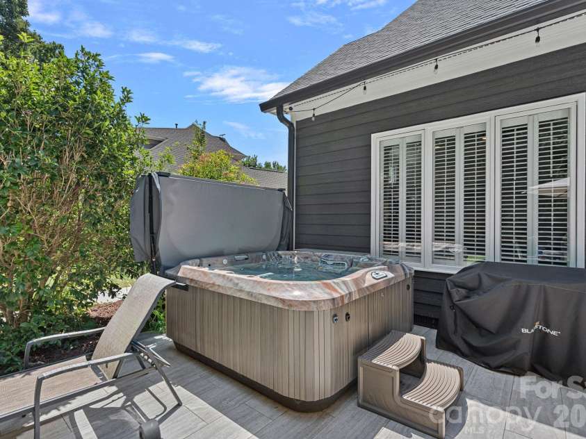 18525 Rollingdale Lane, Davidson, NC 28036.  MLS# CAR4415842, YatesRealty ID 45481. 