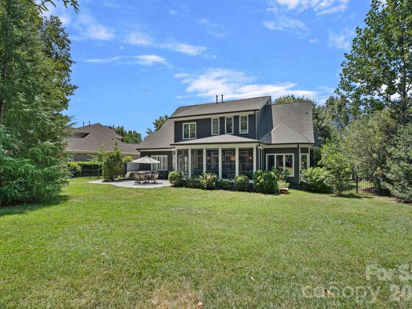 18525 Rollingdale Lane, Davidson, NC 28036.  MLS# CAR4415842, YatesRealty ID 45481. 