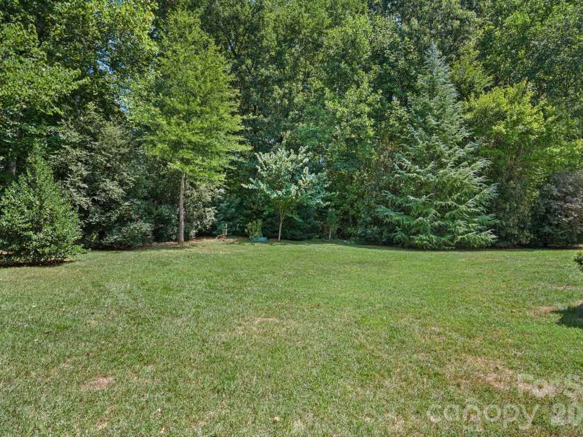 18525 Rollingdale Lane, Davidson, NC 28036.  MLS# CAR4415842, YatesRealty ID 45481. 