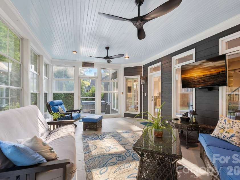 18525 Rollingdale Lane, Davidson, NC 28036.  MLS# CAR4415842, YatesRealty ID 45481. 