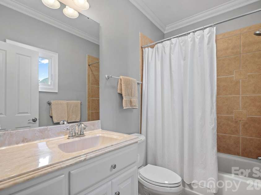 18525 Rollingdale Lane, Davidson, NC 28036.  MLS# CAR4415842, YatesRealty ID 45481. 