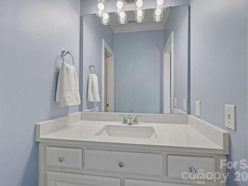 18525 Rollingdale Lane, Davidson, NC 28036.  MLS# CAR4415842, YatesRealty ID 45481. 