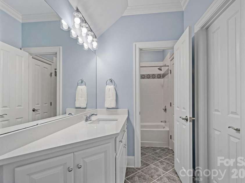 18525 Rollingdale Lane, Davidson, NC 28036.  MLS# CAR4415842, YatesRealty ID 45481. 