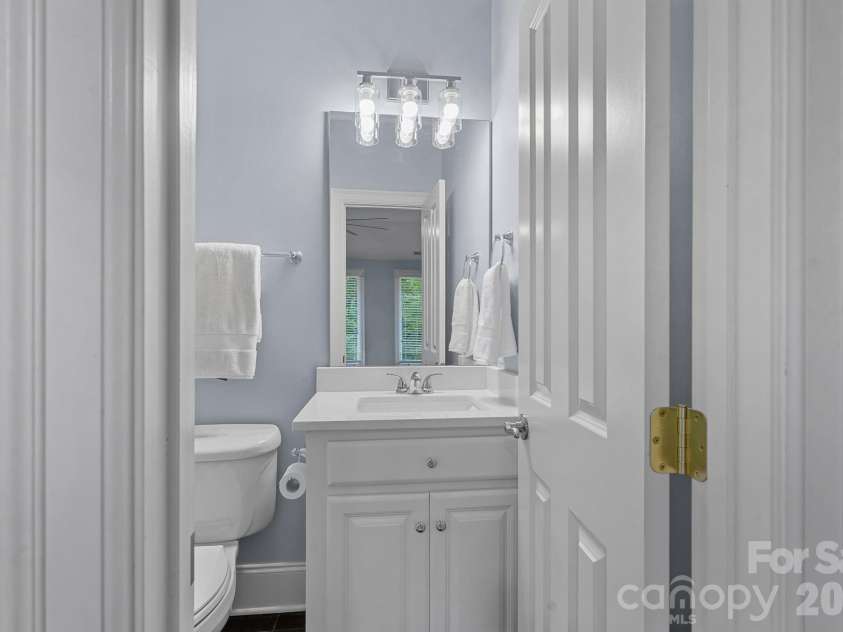18525 Rollingdale Lane, Davidson, NC 28036.  MLS# CAR4415842, YatesRealty ID 45481. 